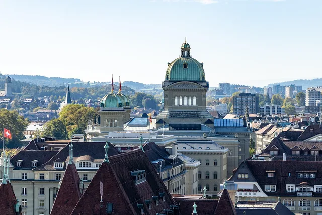 Kammern in der Schweiz: Anlaufstellen: 18 Wirtschaftskammern vertreten Brancheninteressen in der Schweiz.; Die Zuger Wirtschaftskammer gehört der Handelskammer Zürich an.; Die Aargauische Industrie- und Handelskammer bietet Exportberatung unter +41 62 837 18 13. Chambres en Suisse : points de contact cantonaux et sectoriels
